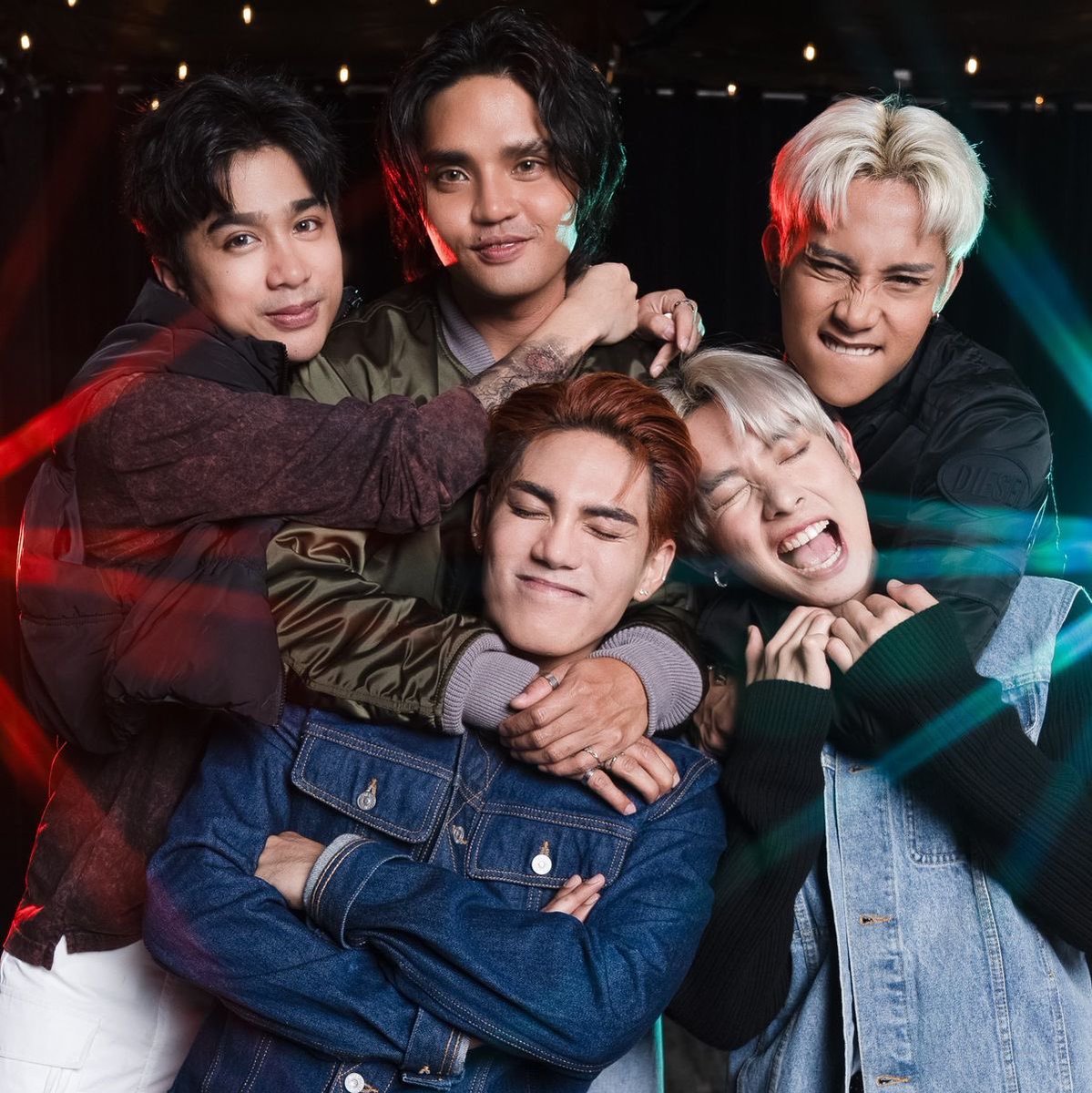 Jha (@jhabrnsl) on Twitter photo Alam mong A’TIN ka na kapag pagod ka na sa work pero may bagong update… bigla kang Olympic-level alert.
<a href="/SB19Official/">SB19 Official</a> #SB19
#SB19atHitoPop2025 Alam mong A’TIN ka na kapag pagod ka na sa work pero may bagong update… bigla kang Olympic-level alert.
<a href="/SB19Official/">SB19 Official</a> #SB19
#SB19atHitoPop2025