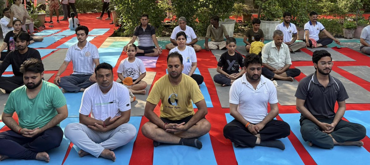 ASAP4Students's tweet image. अंतर्राष्ट्रीय योग दिवस के अवसर पर आज दिल्ली विश्वविद्यालय के नॉर्थ कैंपस में ASAP की ओर से एक विशेष योग सत्र का आयोजन किया गया, जिसमें छात्रों ने उत्साहपूर्वक भाग लिया।