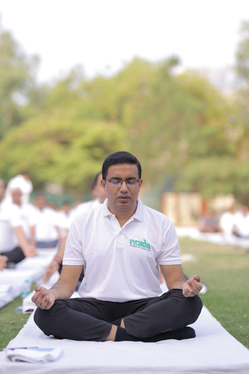 GBNToday's tweet image. योग दिवस 2025 के अवसर पर मुख्य कार्यपालक अधिकारी महोदय के दिशा निर्देशन में प्राधिकरण सैक्टर 6, इंदिरा गांधी कला केंद्र के परिसर में विभिन्न योग गतिविधियों का आयोजन किया गया।

स्वस्थ शरीर, शांत मन और सशक्त समाज की दिशा में एक समर्पित प्रयास
#gbntoday 
#NoidaAuthority
#HarGharYoga…