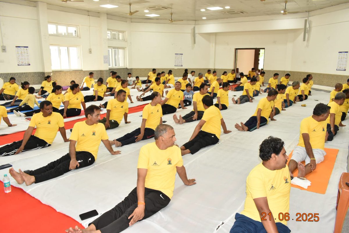 Joining the global celebration of #YogaDay, #AAI RHQ-NER observed #YogaSangam. Participants earnestly followed the 'Common Yoga Protocol' developed by <a href="/moayush/">Ministry of Ayush</a>. The AAI Community Centre venue truly reflected the spirit of #YogaForOneEarthOneHealth. <a href="/MoCA_GoI/">MoCA_GoI</a>