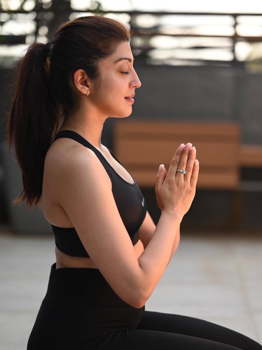 OnlyHeroines's tweet image. Pranita Subhash 😻
#Yoga #YogaDay #YogaForOneEarthOneHealth