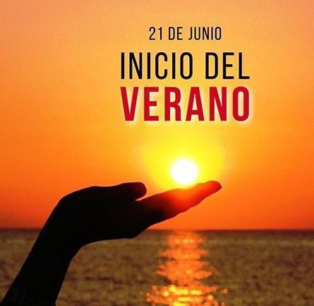 policiazaragoza's tweet photo. ¿ #SabiasQue hoy comienza el #Verano 😎⛱️?
✅ Vacaciones, sol, piscina/playa, días más largos, ...
❌ Mosquitos, madrugar, calor, ...
Ponle actitud a la vida 😊
#AlwaysPositive
#FelizSabado https://t.co/TZcPrZGUY6