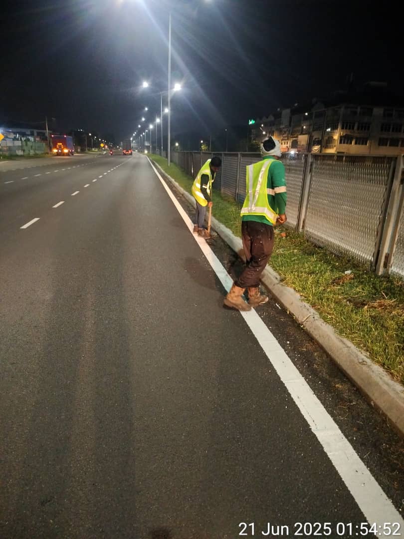 Klang, 20 Jun 2025 - Kerja-kerja pembersihan Jalan Persekutuan (FT02) di Daerah Klang menggunakan Jentera Road Sweeper. Road Sweeper ini akan melalui Persiaran Raja Muda Musa, Jambatan Kota dan Lebuhraya Persekutuan secara berkala.

Ke arah Bandaraya Diraja yang bersih. #IAMJKR