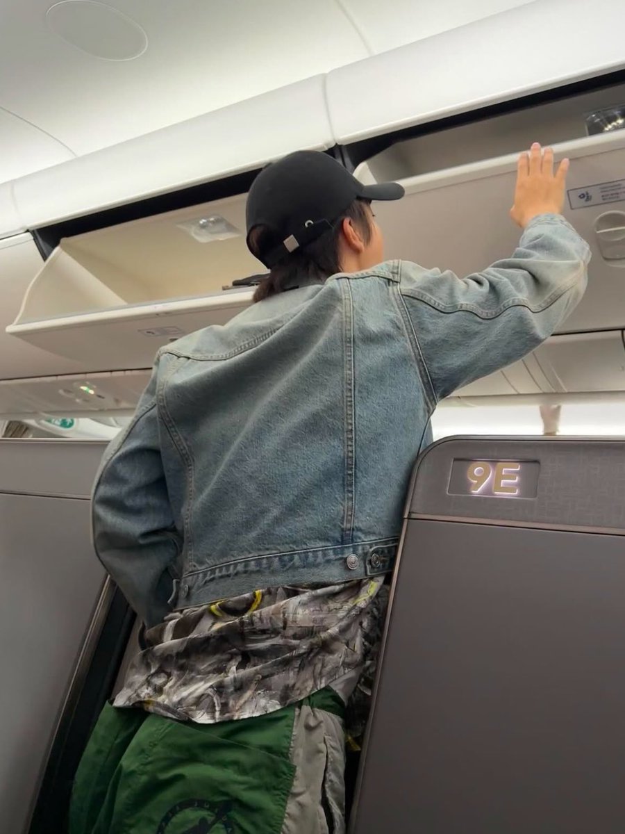 구교환 남친짤 ㄷㄷ 근데 이제 이제훈이 찍어준