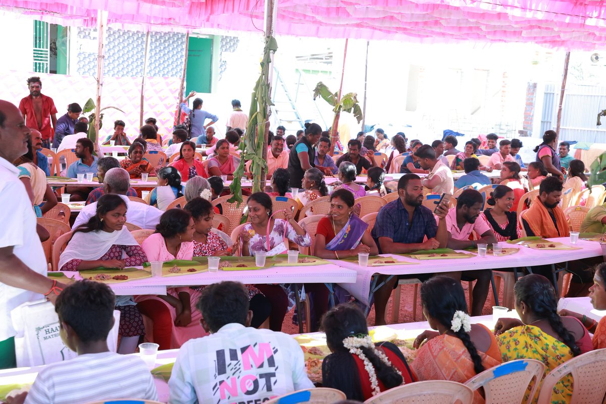 #திருச்செந்தூர் தேவேந்திரகுல வேளாளர் அறமடங்கள்  நடத்திய #வைகாசி #விசாகம் பொது #அன்னதானம் .

#MuruganManadu
#விசாகம்
#MuruganMaanadu
#அன்னதானம்
#பாண்டியர்
#சேரன்
#சோழன்
#மூவேந்தர்
#மள்ளர்
#குடும்பன்
#குடும்பர்
#பள்ளர்
#செந்திலாண்டவர்
#முருகன்
#முருகாசரணம்
#ஓம் 
#MuruganMaanadu