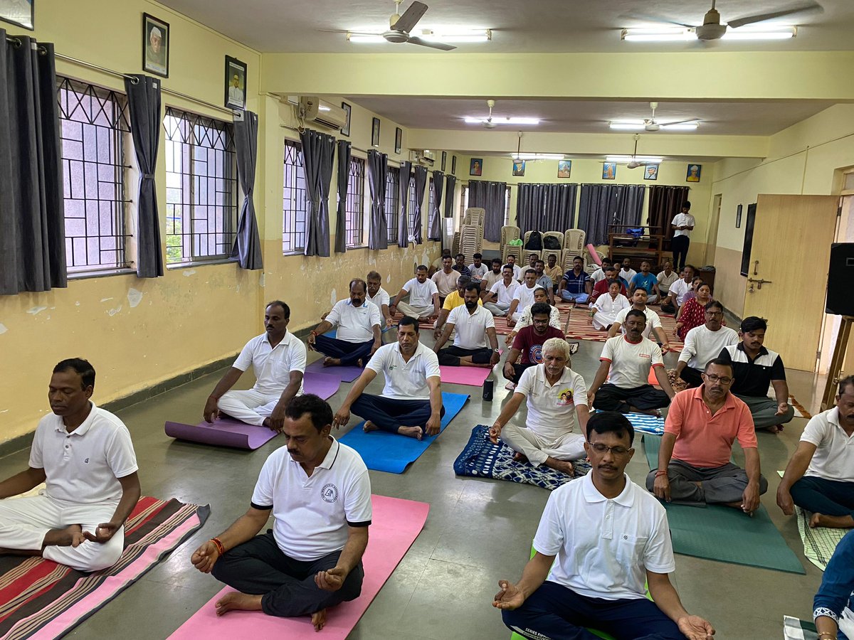Nilkant Halarnkar (@nilkanthalarnk1) on Twitter photo Greetings on #InternationalDayOfYoga. 
Yoga is more than just a fitness routine - it’s a journey of discovery of the self that brings balance between mind, body and soul.
#YogaDay Greetings on #InternationalDayOfYoga. 
Yoga is more than just a fitness routine - it’s a journey of discovery of the self that brings balance between mind, body and soul.
#YogaDay