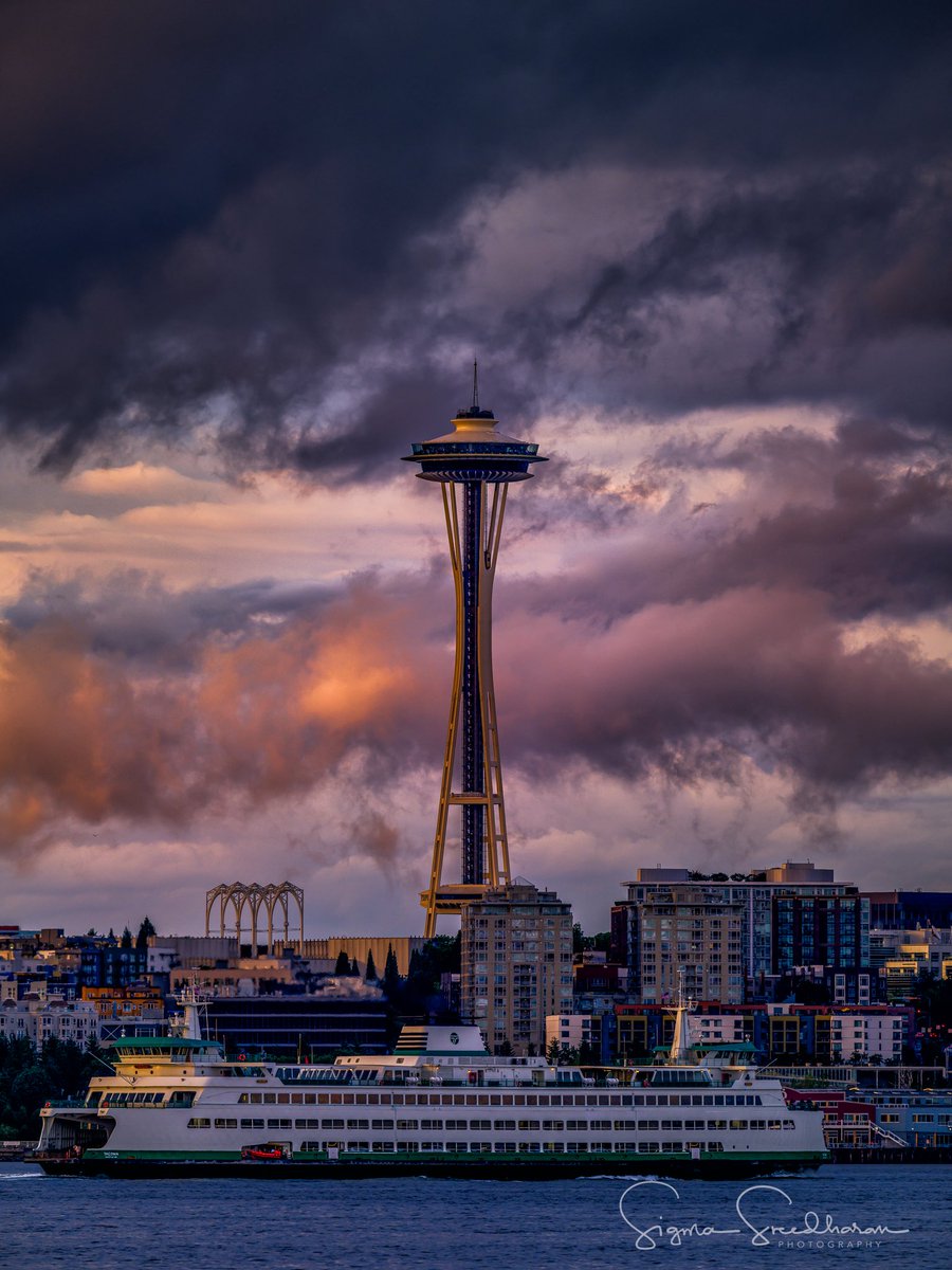 sigmas's tweet image. Happy Summer Solstice 2025! Tonight’s #sunset colors and cloud action in #Seattle!!!