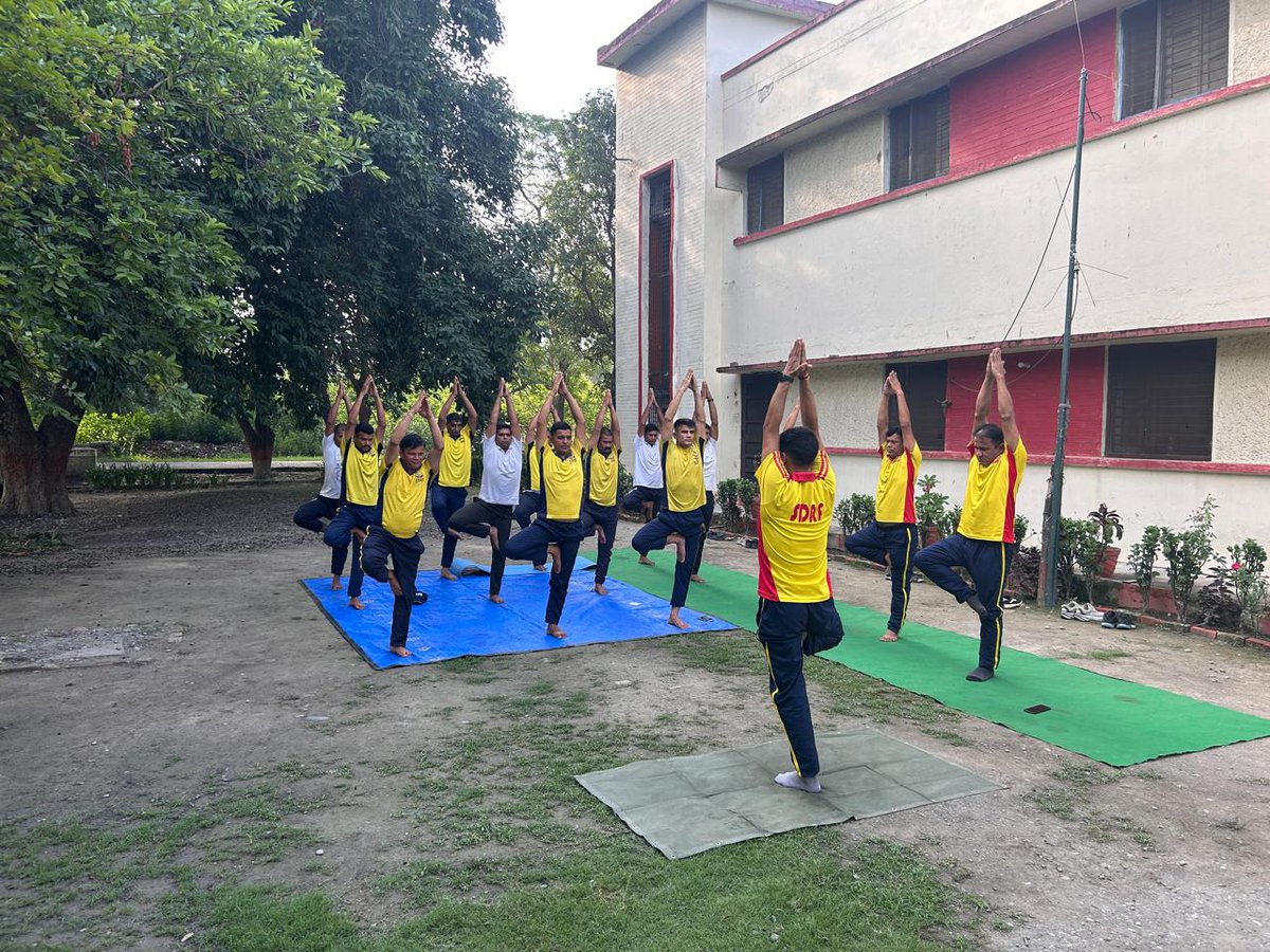 🌿 योग वो साधना है जो हमें बाहर की नहीं, भीतर की यात्रा सिखाती है।
राष्ट्रीय योग दिवस- 2025
#YogaDay2025 #SDRFUttarakhand #SelfAwareness #योग_का_बल #BalanceWithin #PeaceAndPower