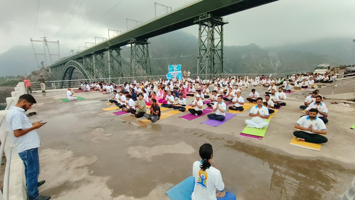 anil_bhatt03's tweet image. Railway officials and locals performing yoga on the International Yoga Day at world highest railway bridge on river Chinab and India’s first cable-stayed rail bridge -the Anji Khad Bridge in Jammu and Kashmir’s Reasi district on Saturday.