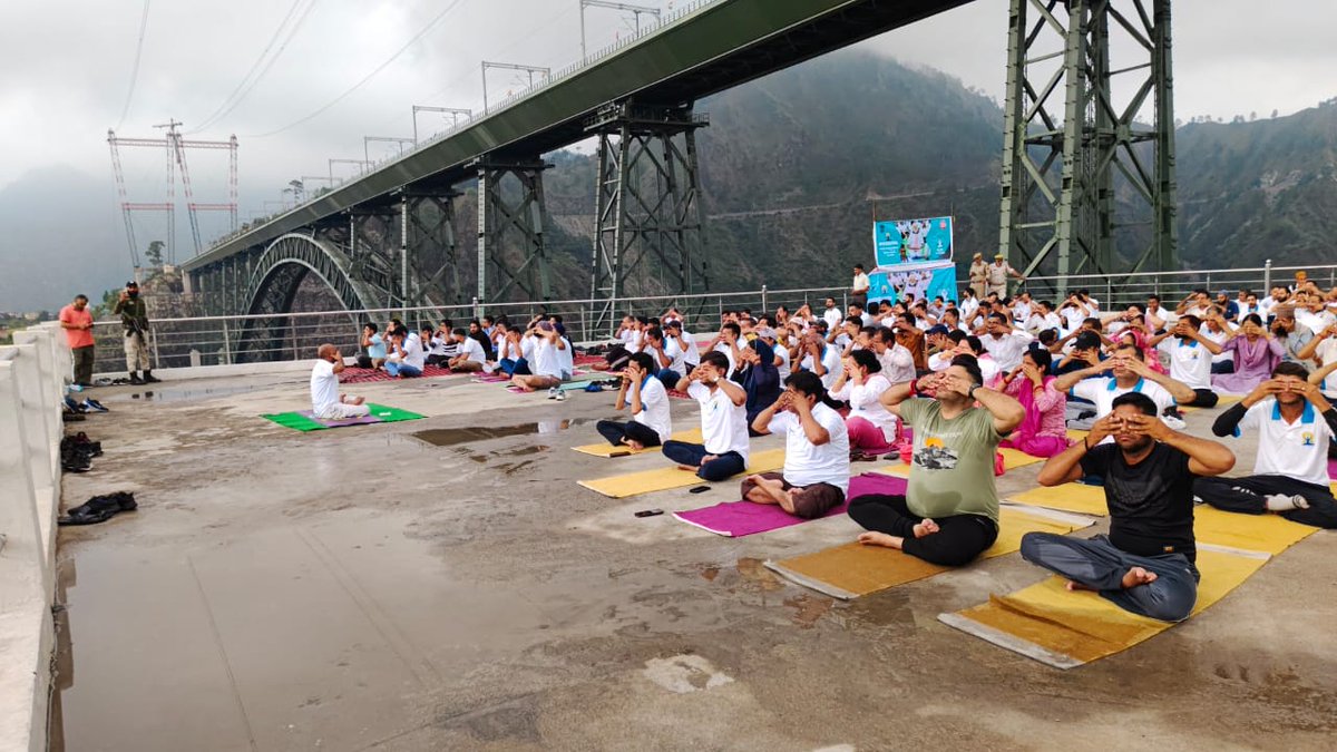 anil_bhatt03's tweet image. Railway officials and locals performing yoga on the International Yoga Day at world highest railway bridge on river Chinab and India’s first cable-stayed rail bridge -the Anji Khad Bridge in Jammu and Kashmir’s Reasi district on Saturday.