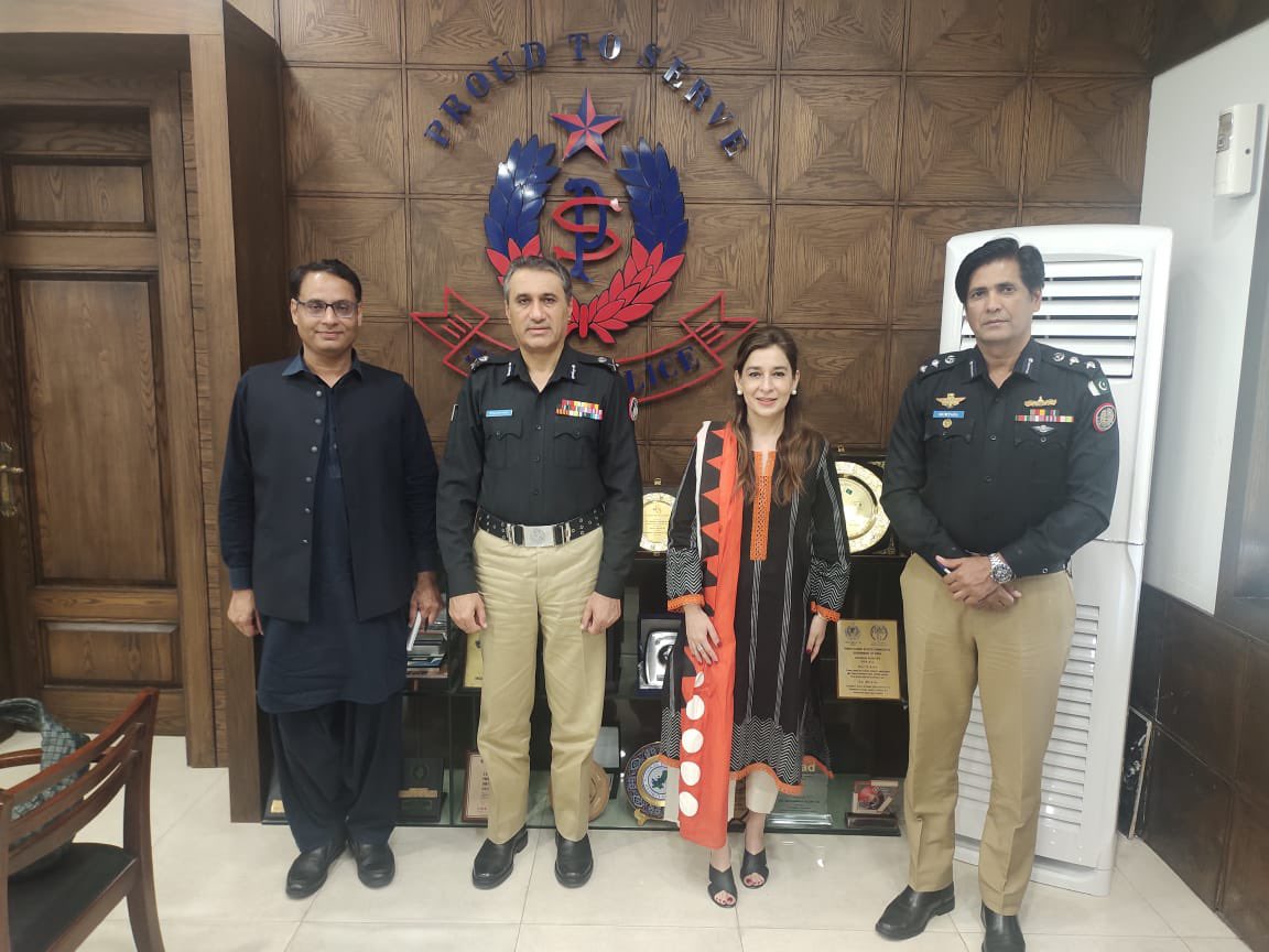 NCRC Chairperson <a href="/AyeshaRaza13/">Ayesha Raza Farooq</a> and Member Sindh/Minorities <a href="/PirbhuSatyani/">Pirbhu Satyani</a> met with IGP Sindh Ghulam Nabi Memon to discuss two key issues: the recent kidnapping and conversion of four persons (two minor children) from the same family in Sanghar and the Pirya Kumari case.