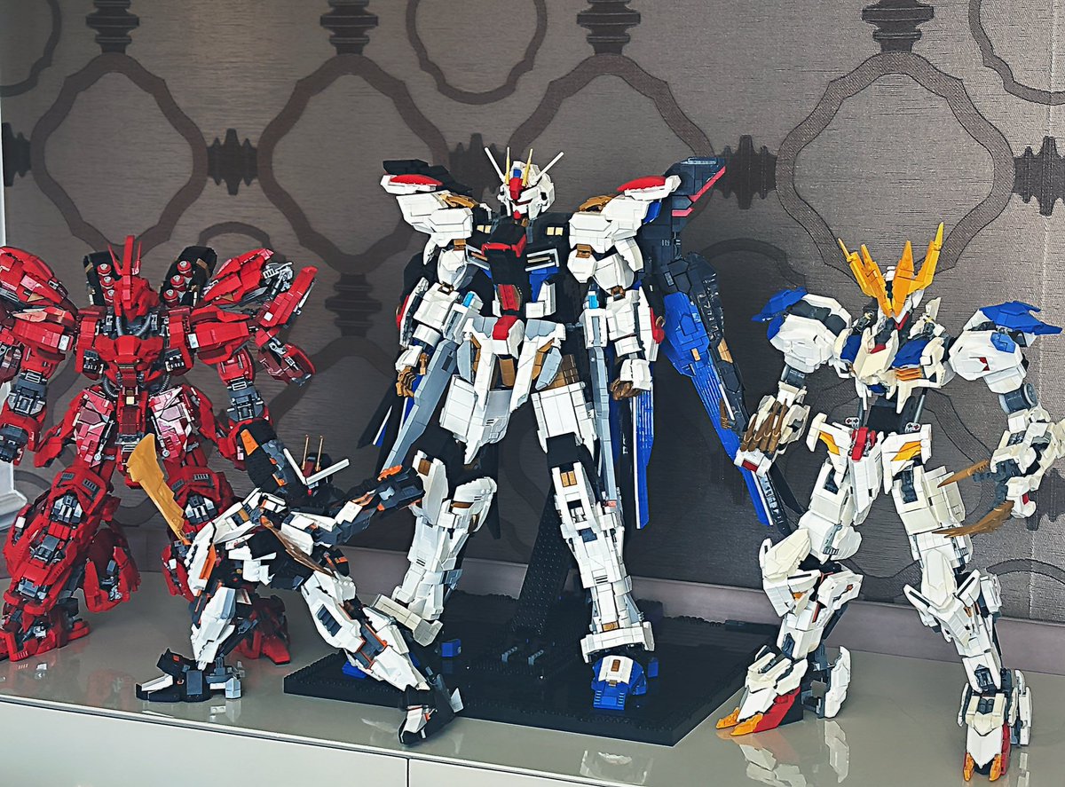 ついに全部一緒に並べる時が来た〜😍

#lego #LEGO #legomoc #gundam #GundamGQuuuuuuX #GundamSeedFreedom #gunpla #Gunpla #afol #ガンダム