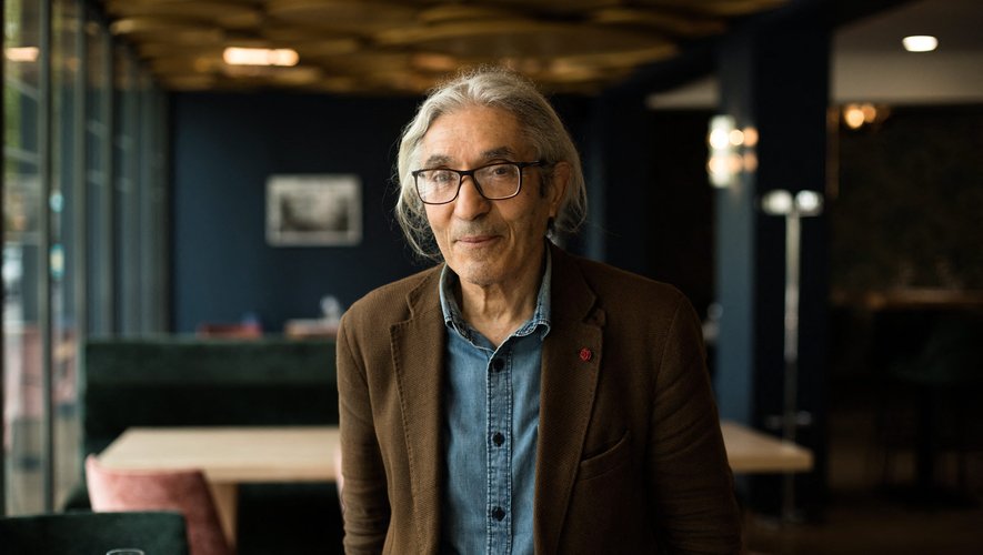 ogamashiyo's tweet image. Soutien total à Boualem Sansal, écrivain libre et courageux, muselé par un régime qui craint la vérité. Face à l’arbitraire, sa voix résonne plus fort que jamais. Honneur à ceux qui écrivent debout. ✊📚 #BoualemSansal #LibertéDexpression