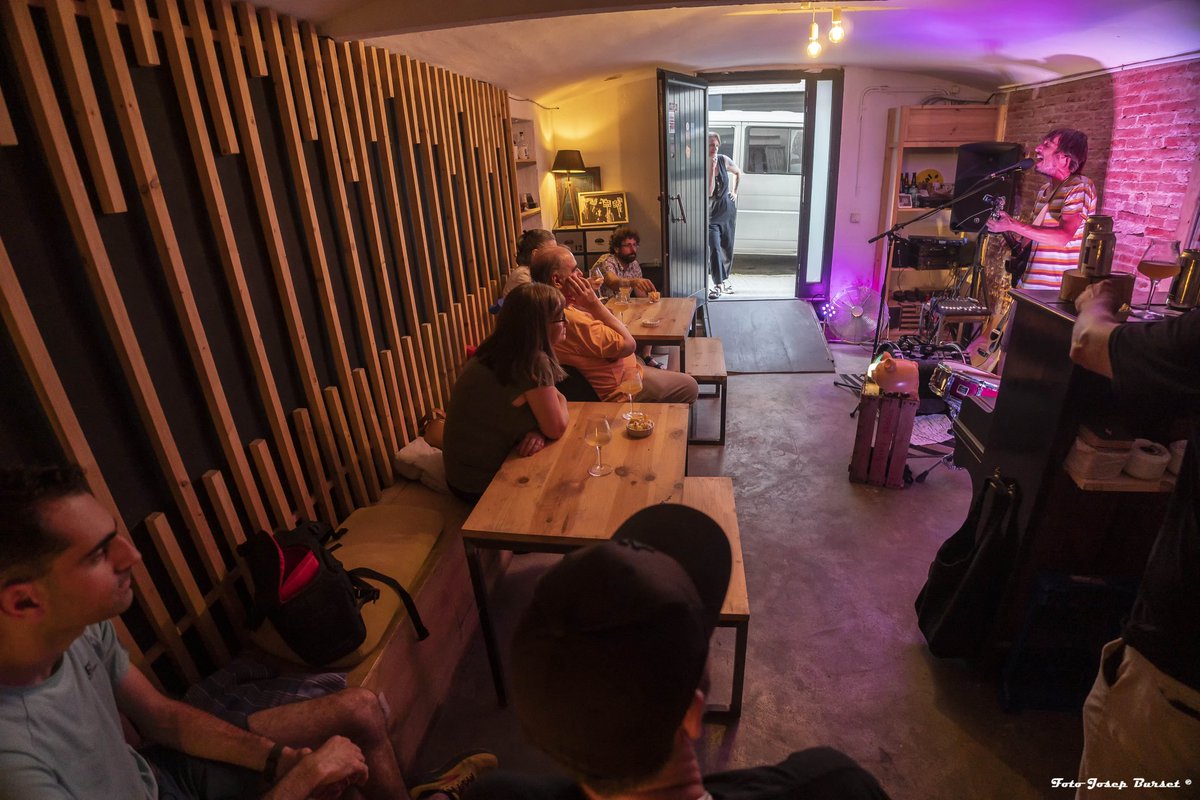 En Carles Ribot porta la seva Gira Impossible a la Dual Lab Brewery de Girona. Enhorabona!