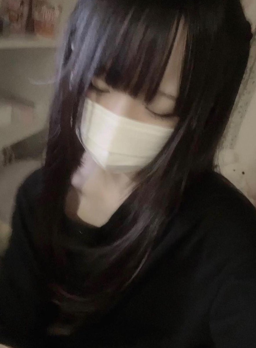 サンシャインを浴びながら、お気に入りの音楽を聴く🎧🎶 最高に贅沢な時間！ 心が満たされる。