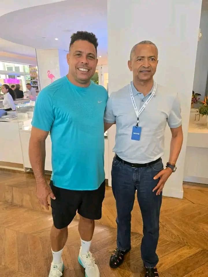 KisengaMsiri's tweet photo. La légende brésilienne le ballon d’or @Ronaldo s’est réjoui d’avoir rencontré
l’omme qui incarne la paix le président de la 4e république @moise_katumbi #Mukishi #PR06 https://t.co/hOuSwQptcD