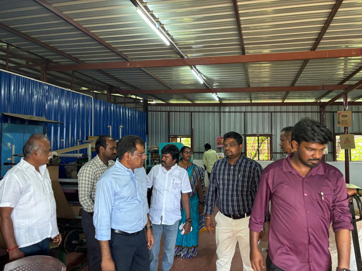 ilaiyadmk's tweet photo. தென்காசி மாவட்டம் பெரிய பிள்ளை வலசையில்
@tahdco மூலம் திரு சரண்தேவி அவர்கள் கடனுதவி பெற்று பேபப்பர் கவர் பேக்டரி இயங்குவதை நிர்வாக இயக்குனர் திரு கந்தசாமி IAS அவர்களுடன் இணைந்து பார்வையிட்ட போது
@Udhaystalin
@mkstalin
@dmk_youthwing https://t.co/zrl3Dz3byB