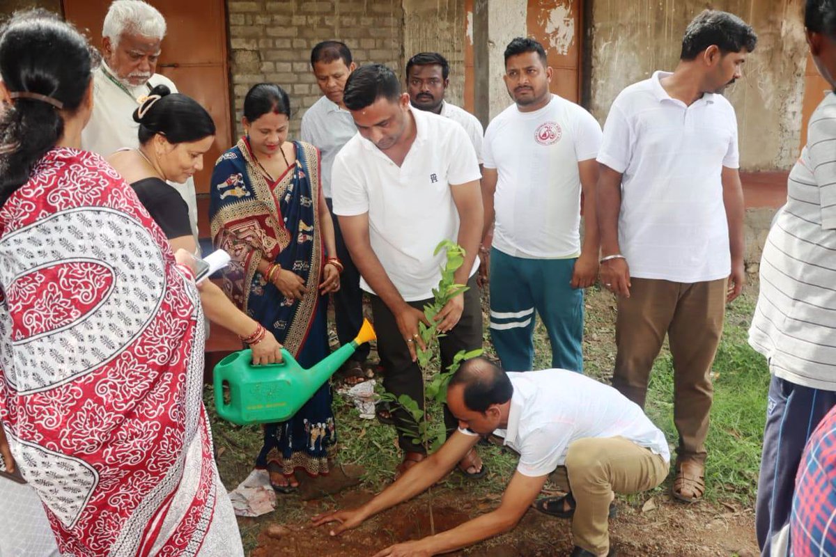 ଆଜି ଆନ୍ତର୍ଜାତୀୟ ଯୋଗ ଦିବସ ,ବିଜ୍ଞାପିତ ଅଞ୍ଚଳ ପରିଷଦ ଦ୍ବାରା ସ୍ଥାନୀୟ ଅଡିଟୋରିଅମ୍ ଠାରେ ପାଳିତ ହୋଇଯାଇଅଛି । । ଏହା ପରେ ପରେ " Ek Ped,Maa Ke Naam " କାର୍ଯ୍ୟକ୍ରମରେ ବୃକ୍ଷ ରୋପଣ କାର୍ଯ୍ୟକ୍ରମ ହୋଇଥଲା ।
#InternationalYogaDay2025 #EkPedMaaKeNaam