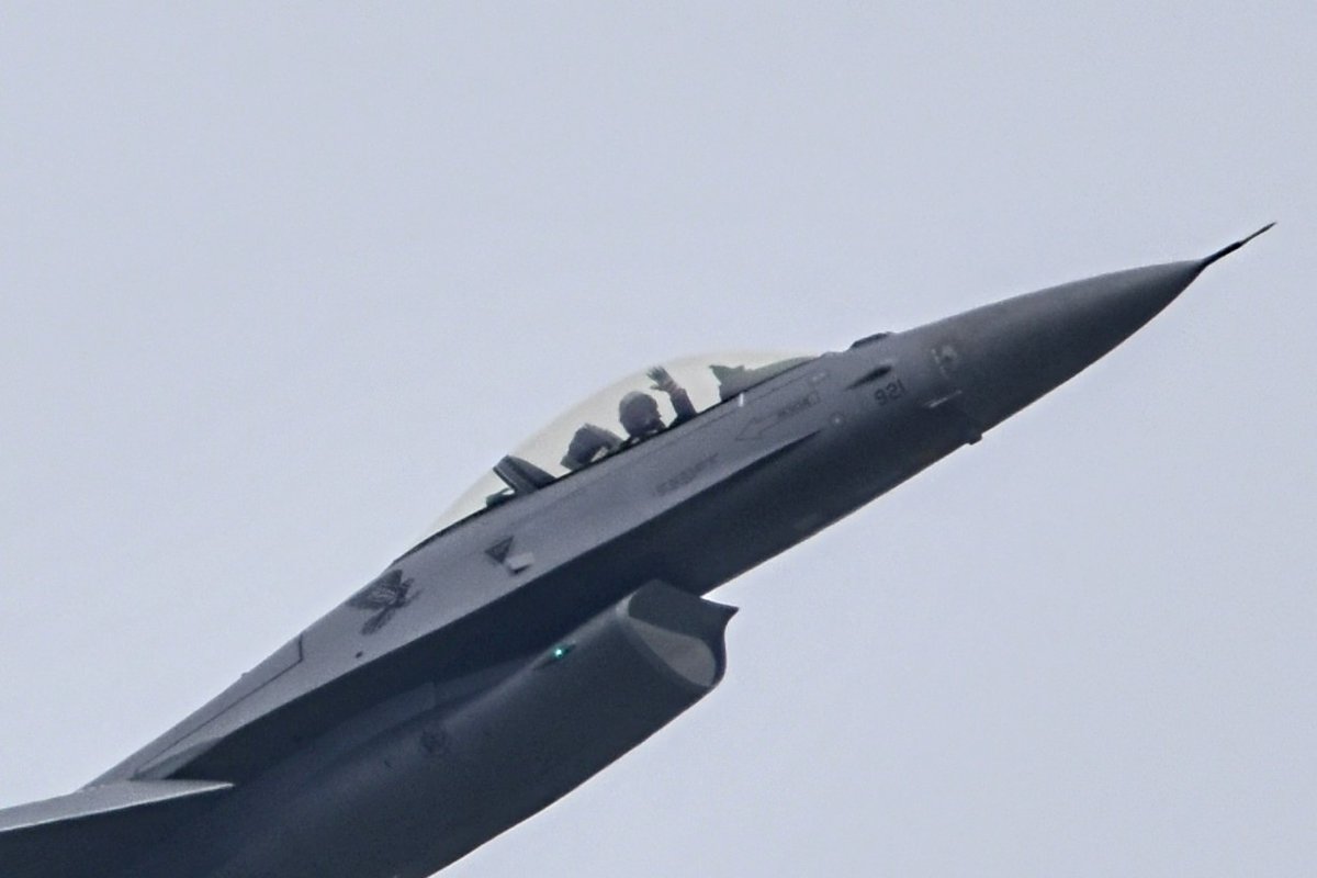 ak12_12sr_blue's tweet image. トリミングしてみた…
デモフライト中に
空港のデッキに向けてお手振り👋
凄いな〜
ありがとう(^^)
NinNin☆彡

#PACAFViperDemo #WildWeaselDemo
#三沢基地 #RJSM #Misawa