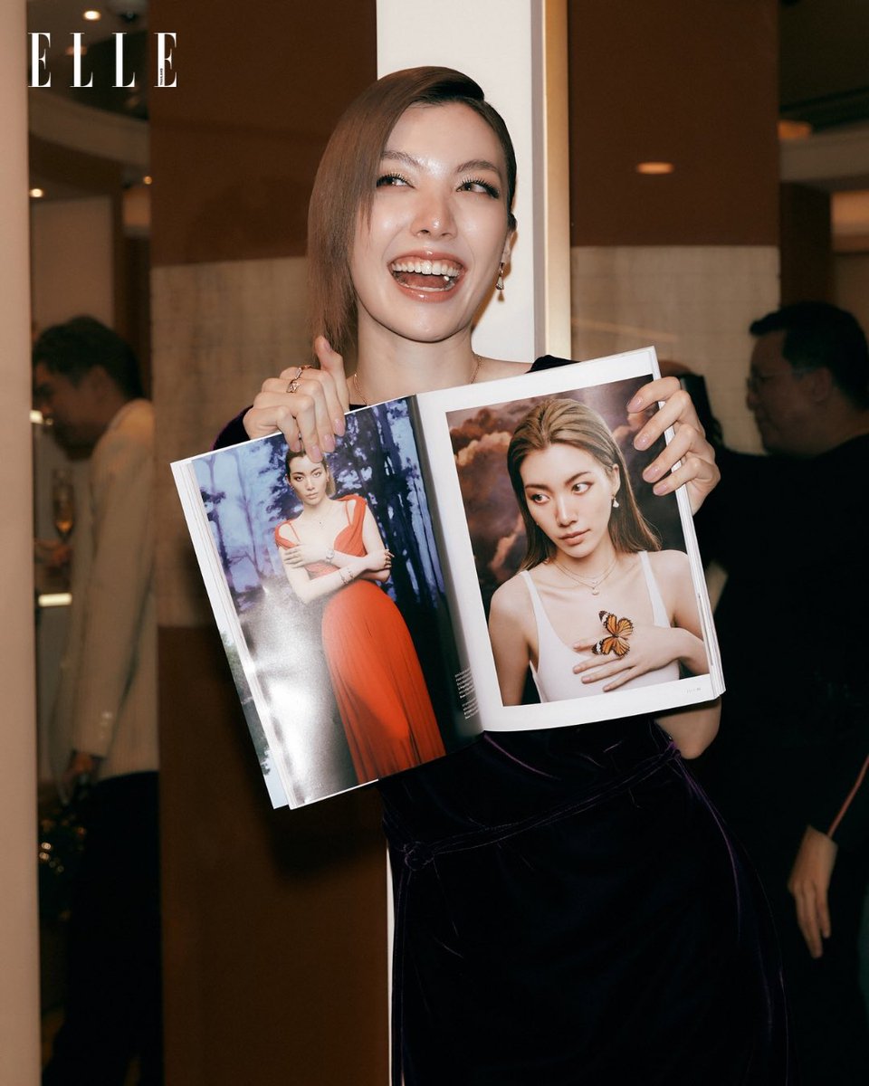 แอลเก็บภาพของออม กรณ์นภัส <a href="/ormmormm/">orm kornnaphat🌈</a> คัฟเวอร์เกิร์ลคนล่าสุดของแอลพร้อมกับนิตยสารแอล ฉบับมิถุนายนนี้มาฝาก แฟนๆ ชอบลุคไหนของสาวออมในฉบับนี้ที่สุดกัน?

#ELLEThailand 
#ELLEJune2025
#BVLGARI #OrmKornnaphat 
#OrmXBVLGARIChidlom