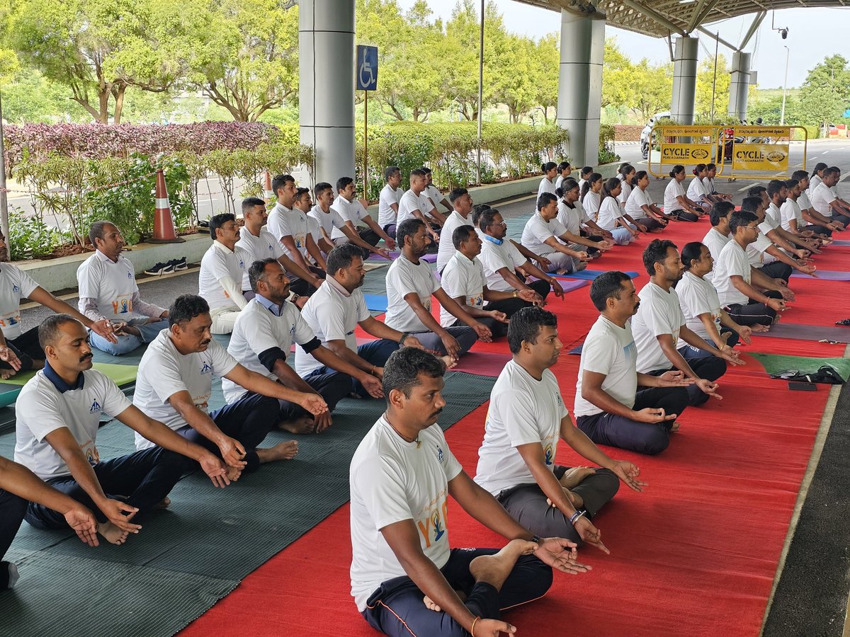 MysuruAirport (@aaimysairport) on Twitter photo ಚಲನೆಯಲ್ಲಿ ಏಕತೆ, ಉತ್ಸಾಹದಲ್ಲಿ ಸಾಮರಸ್ಯ!
ಮೈಸೂರು ವಿಮಾನ ನಿಲ್ದಾಣದಲ್ಲಿ ಎಲ್ಲಾ ಸಿಬ್ಬಂದಿ ಮತ್ತು ಪಾಲುದಾರರ ಜೊತೆ ಉತ್ಸಾಹಭರಿತ ಭಾಗವಹಿಸುವಿಕೆಯೊಂದಿಗೆ ಅಂತರರಾಷ್ಟ್ರೀಯ ಯೋಗವನ್ನು ಆಚರಿಸಲಾಯಿತು, ಯೋಗದ ಮೂಲಕ ಯೋಗಕ್ಷೇಮ ಮತ್ತು ಸಾವಧಾನತೆಯನ್ನು ಅಳವಡಿಸಿಕೊಂಡಿತು.
#IDY2025
<a href="/moayush/">Ministry of Ayush</a>
<a href="/MoCA_GoI/">MoCA_GoI</a>
<a href="/AAI_Official/">Airports Authority of India</a>
<a href="/AAIRHQSR/">Regional Executive Director AAI Southern Region</a> ಚಲನೆಯಲ್ಲಿ ಏಕತೆ, ಉತ್ಸಾಹದಲ್ಲಿ ಸಾಮರಸ್ಯ!
ಮೈಸೂರು ವಿಮಾನ ನಿಲ್ದಾಣದಲ್ಲಿ ಎಲ್ಲಾ ಸಿಬ್ಬಂದಿ ಮತ್ತು ಪಾಲುದಾರರ ಜೊತೆ ಉತ್ಸಾಹಭರಿತ ಭಾಗವಹಿಸುವಿಕೆಯೊಂದಿಗೆ ಅಂತರರಾಷ್ಟ್ರೀಯ ಯೋಗವನ್ನು ಆಚರಿಸಲಾಯಿತು, ಯೋಗದ ಮೂಲಕ ಯೋಗಕ್ಷೇಮ ಮತ್ತು ಸಾವಧಾನತೆಯನ್ನು ಅಳವಡಿಸಿಕೊಂಡಿತು.
#IDY2025
<a href="/moayush/">Ministry of Ayush</a>
<a href="/MoCA_GoI/">MoCA_GoI</a>
<a href="/AAI_Official/">Airports Authority of India</a>
<a href="/AAIRHQSR/">Regional Executive Director AAI Southern Region</a>