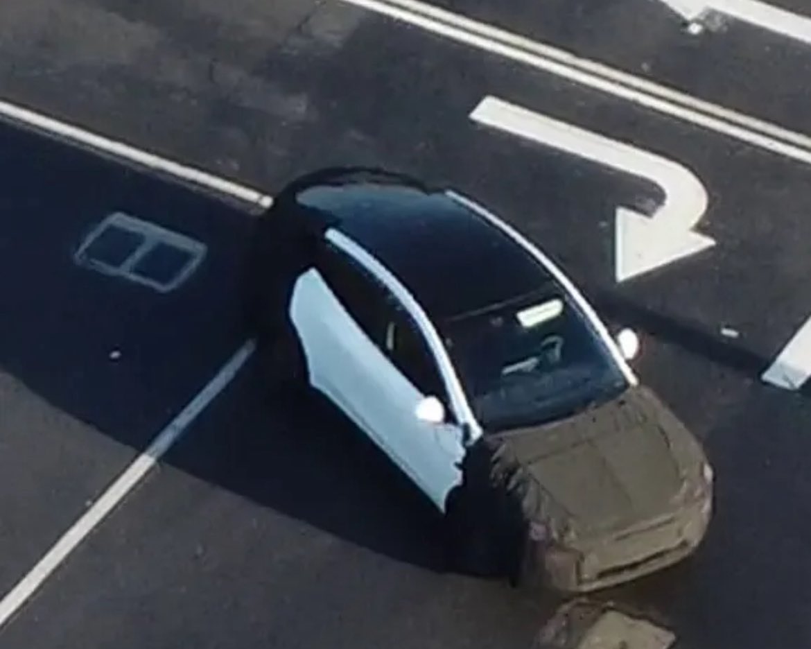 $TSLA
Maybe Tesla's new model doesn't have a glass roof.

(If the vehicle in the picture is a more affordable model)