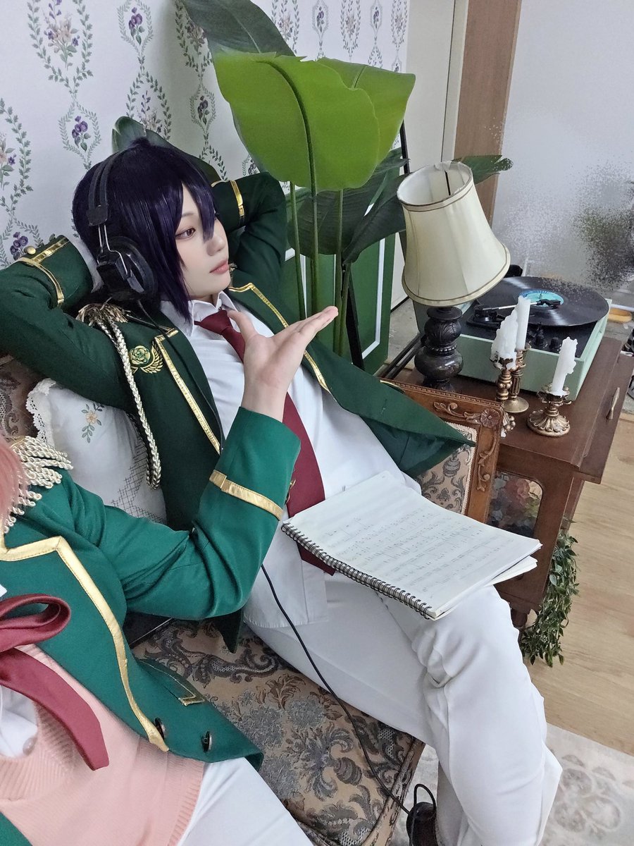 난 지금 미쳐가고있다
이 헤드폰에 내 모든 몸과 
영혼을 맡겼다

음악만이 나라에서 허락하는 
유일한 마약이니까

이게 바로 지금의 나다