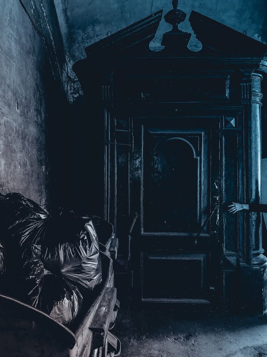 Mi novia perdió la vida en un accidente de tráfico. Lloré durante horas cuando me enteré.
Empecé llorando porque ya no estaba.
Seguía haciéndolo por nuestras últimas palabras donde tuvimos una discusión por teléfono. El
día de su velación fue terrible. Tan solo miraba su cuerpo y