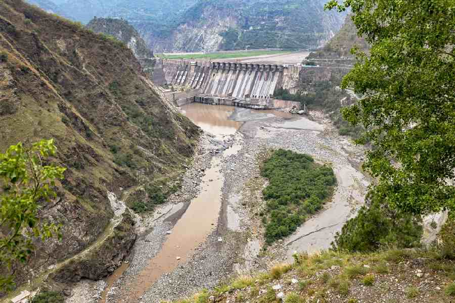 The Centre is working to ensure that #India finally uses its rightful share of #IndusRiver waters for our own people — powering irrigation in #Punjab, #Haryana, #Rajasthan &amp; even parts of J&amp;K. 

But #OmarAbdullah is opposing it. Here's why that opposition is misplaced. 👇
