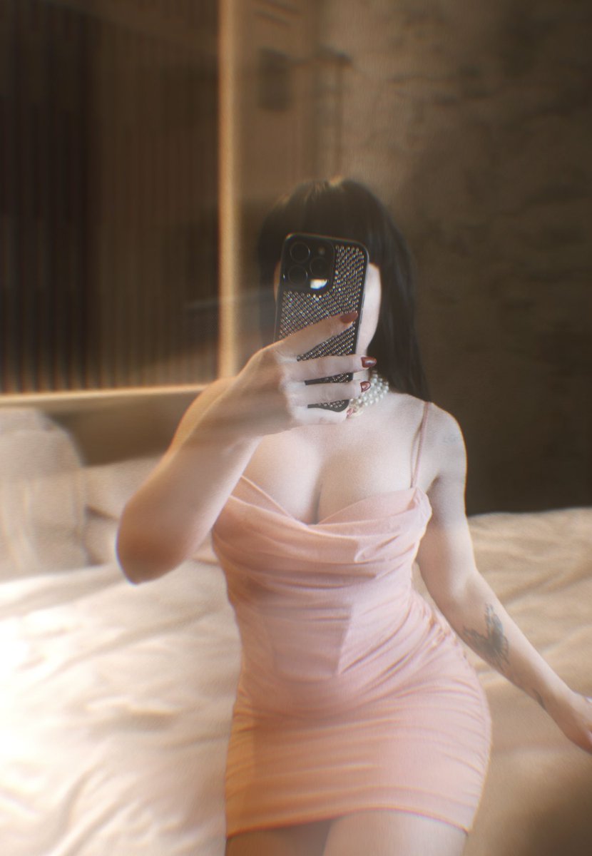 Die ganze Welt dreht sich um mich….👸🏻
Versteh das und akzeptier deine Rolle in meiner Welt. Du bist einfach nur einer von tausenden Bankautomaten. 🏧
Und jetzt fang an Geld auszuspucken, wenn ich an dir rum drücke. 💸😁