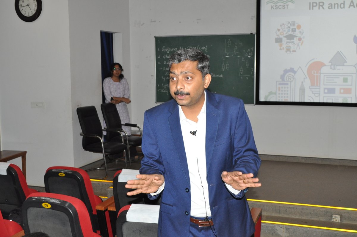 kstacademy's tweet image. Day 4 of #KSTA #FDP2025 featured deep dives into Time Series, Machine Learning in R, and IPR!
Dr. Sahana Prasad &amp;amp; Dr. Vivek Sagar led engaging sessions.
#DataScience #ResearchTraining #ML #RStats #TimeSeries