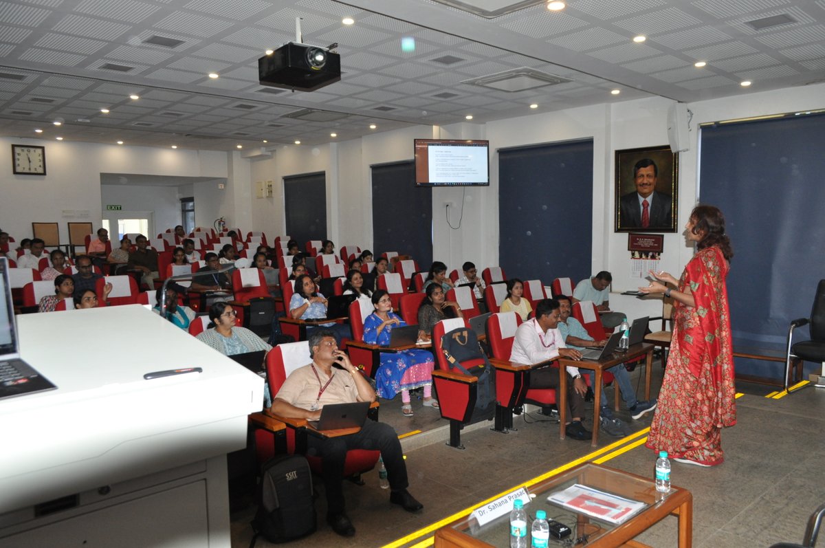 kstacademy's tweet image. Day 4 of #KSTA #FDP2025 featured deep dives into Time Series, Machine Learning in R, and IPR!
Dr. Sahana Prasad &amp;amp; Dr. Vivek Sagar led engaging sessions.
#DataScience #ResearchTraining #ML #RStats #TimeSeries