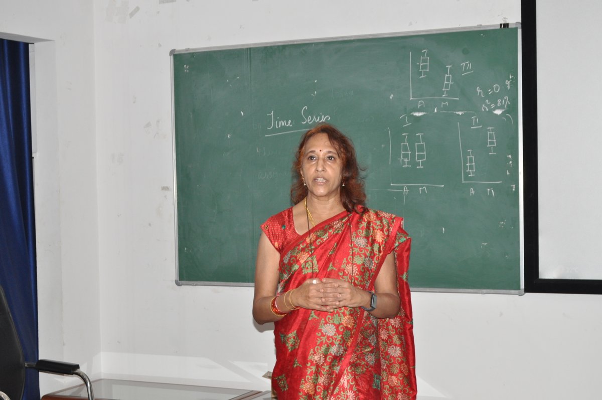 kstacademy's tweet image. Day 4 of #KSTA #FDP2025 featured deep dives into Time Series, Machine Learning in R, and IPR!
Dr. Sahana Prasad &amp;amp; Dr. Vivek Sagar led engaging sessions.
#DataScience #ResearchTraining #ML #RStats #TimeSeries