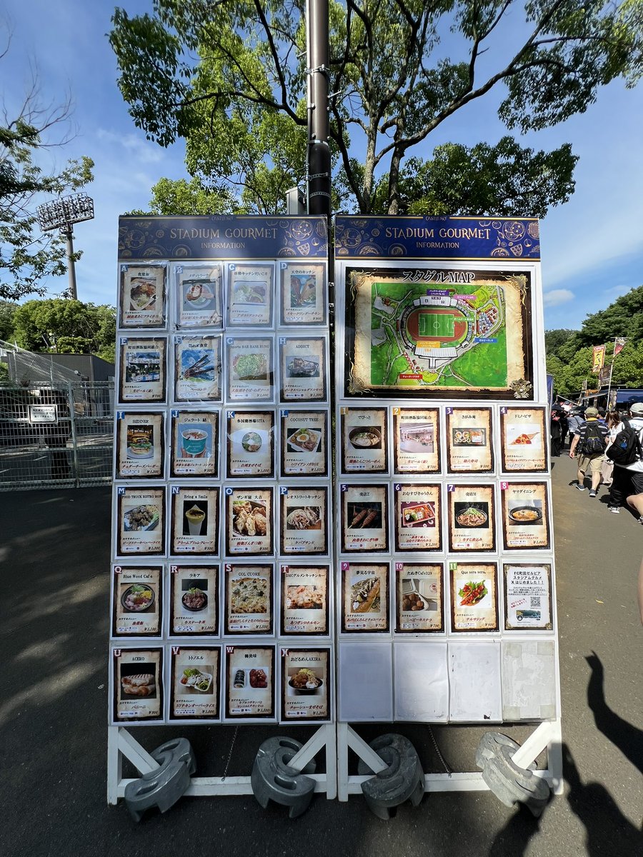 madflash's tweet image. 友人達の中で一番乗り、出店見てる
日差しがやばい
#町田GIONスタジアム