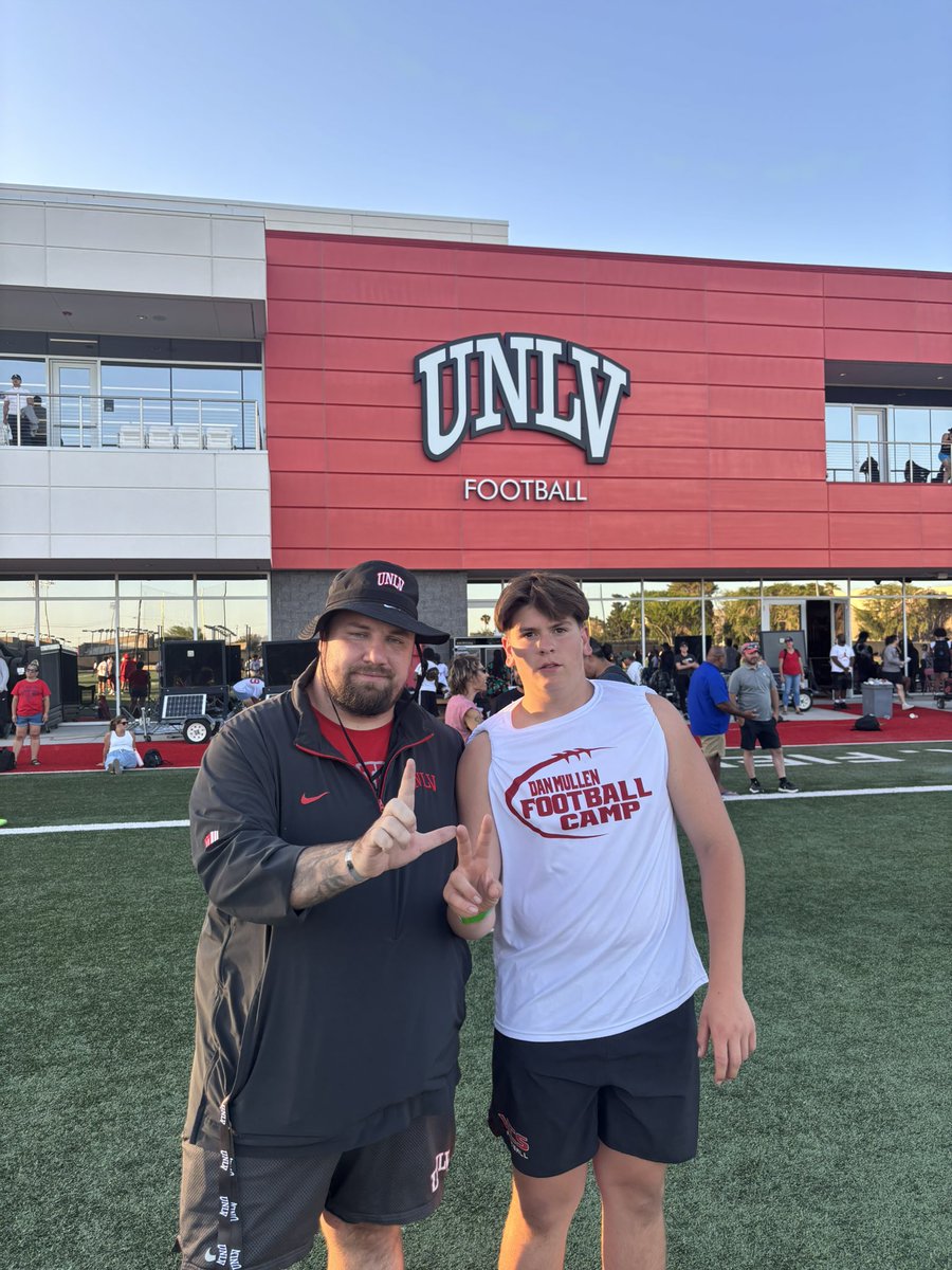 Captain627272's tweet image. Thank you for inviting me to your camp @CoachJoeDenney @unlvfootball @UNLVLadyRebels @GregBiggins @2gKohl @coachcruz96 @CoachSethAdam3 @One11Recruiting @Raadicle @CoachBru1 @SportPrepX @_formulasports @TEAMHUSTLEFTBL