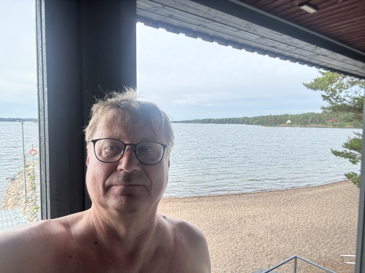 Juhannuspäivä alkaa pirteästi, kun pääsee aamusaunaan Helsingissä merenrannalla. Uinti meressä kruunaa hetken!
#suunnistus #orienteering #kuopio #tahko #luonto #woc