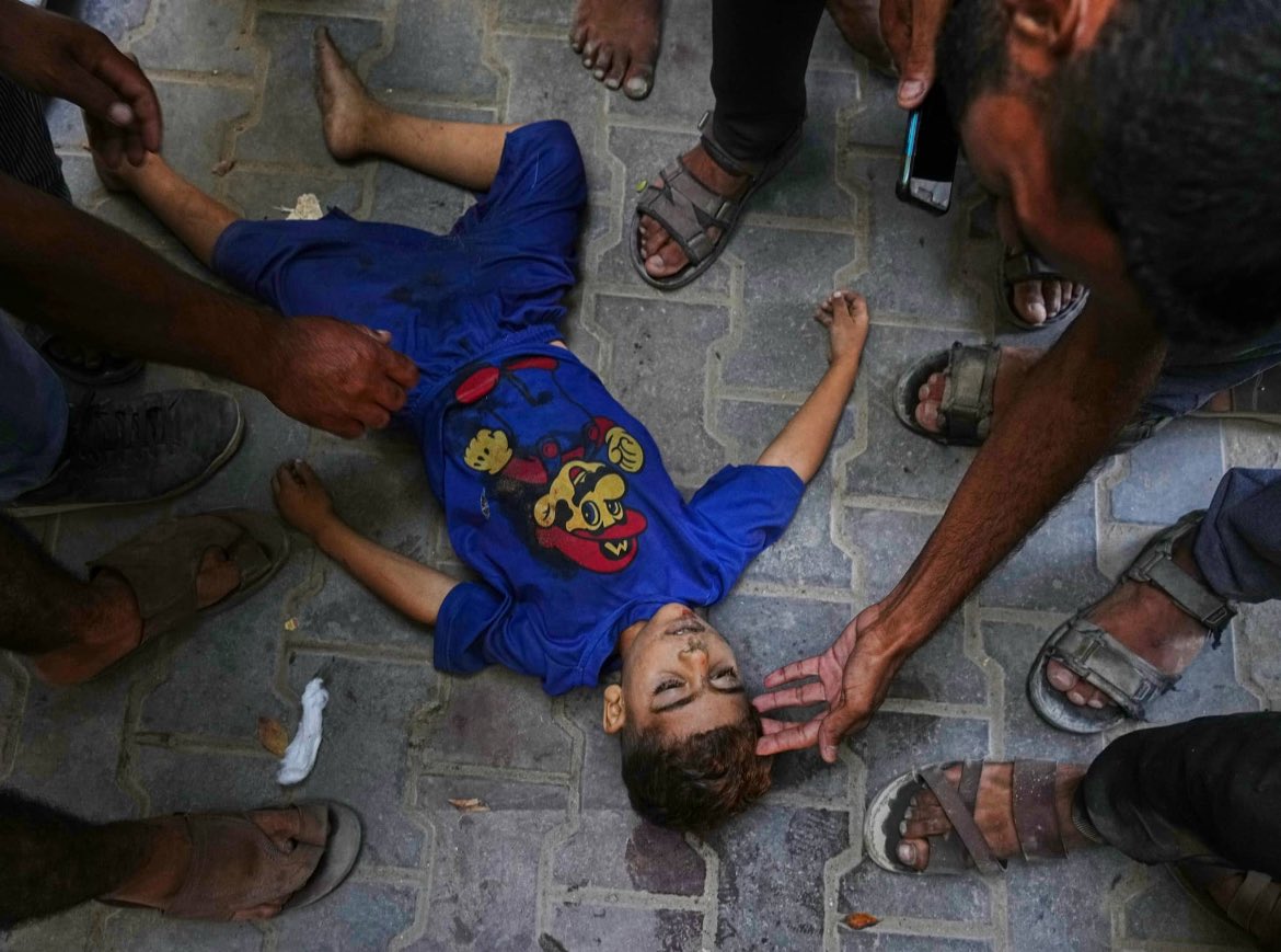 Je hoeft geen partij te kiezen om te voelen dat dit niet klopt. #rodelijn 

Honger, dorst en onophoudelijk geweld: in Gaza is de dood nu overal nu.nl/midden-oostenc…