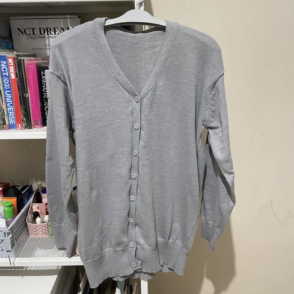 saturdaydrib's tweet photo. grey cardigan premium
📌no brand
💰25k
🍄good good condi tebel bgt demi Allah

notes:
tb bb aku 160cm 45kg

link shopee di akhir thread🙌🏻 https://t.co/86BatvABQN