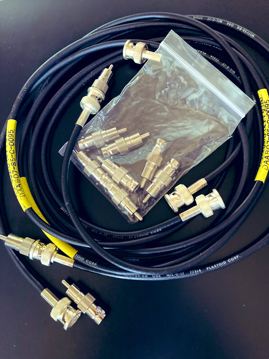 R4A-T4X間のRCA接続は

軍用BNC/BNCケーブル
　　　+
BNC/RCA 変換コネクタ