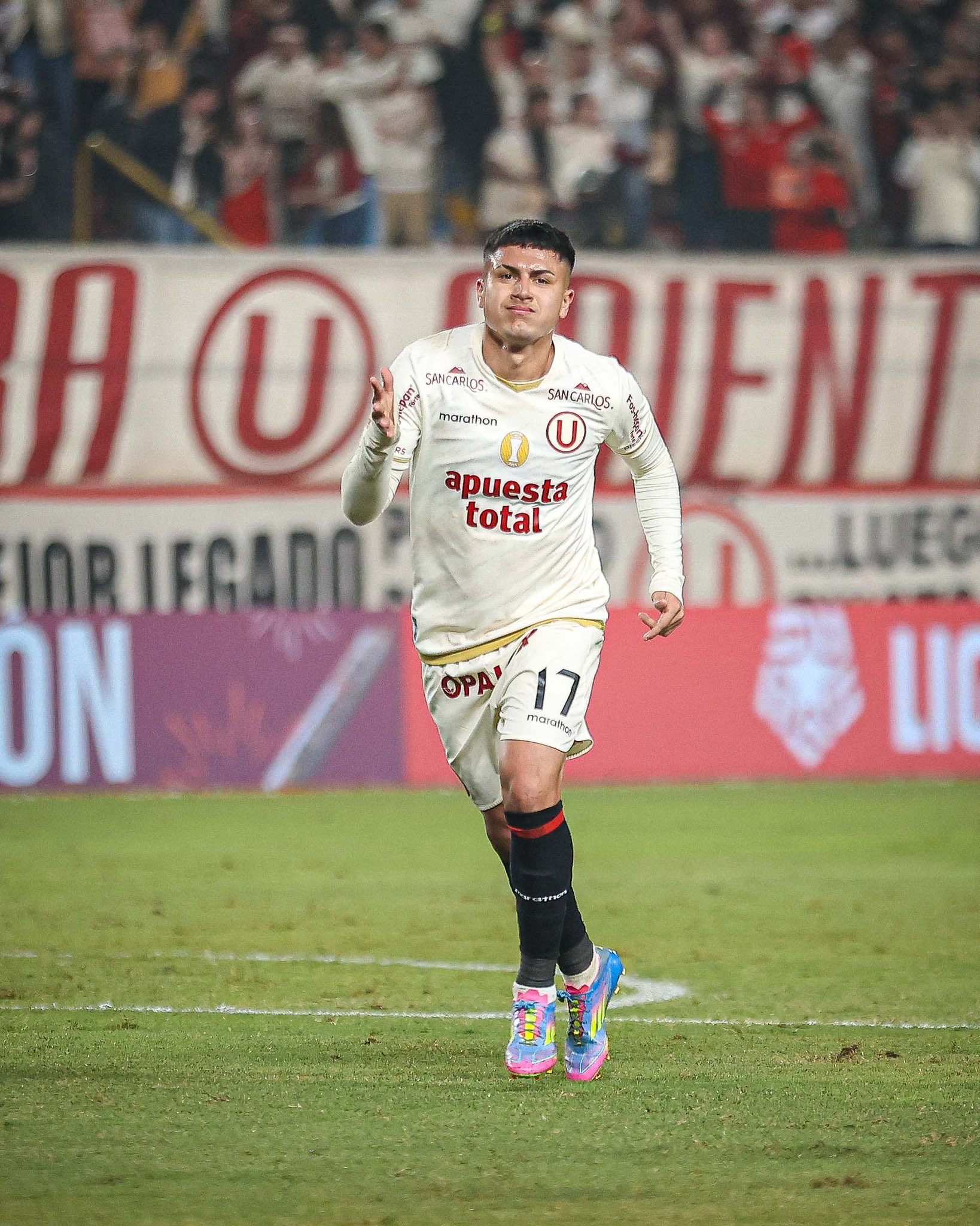 Jairo Concha, volante de Universitario.