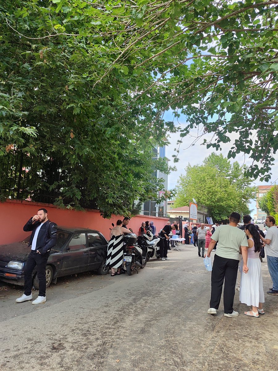 Dün karne aldılar, bugün sınav telaşına girdiler. Rabbim tüm gençlerimizin yardımcısı olsun. Hep bir maraton ve koşturma..