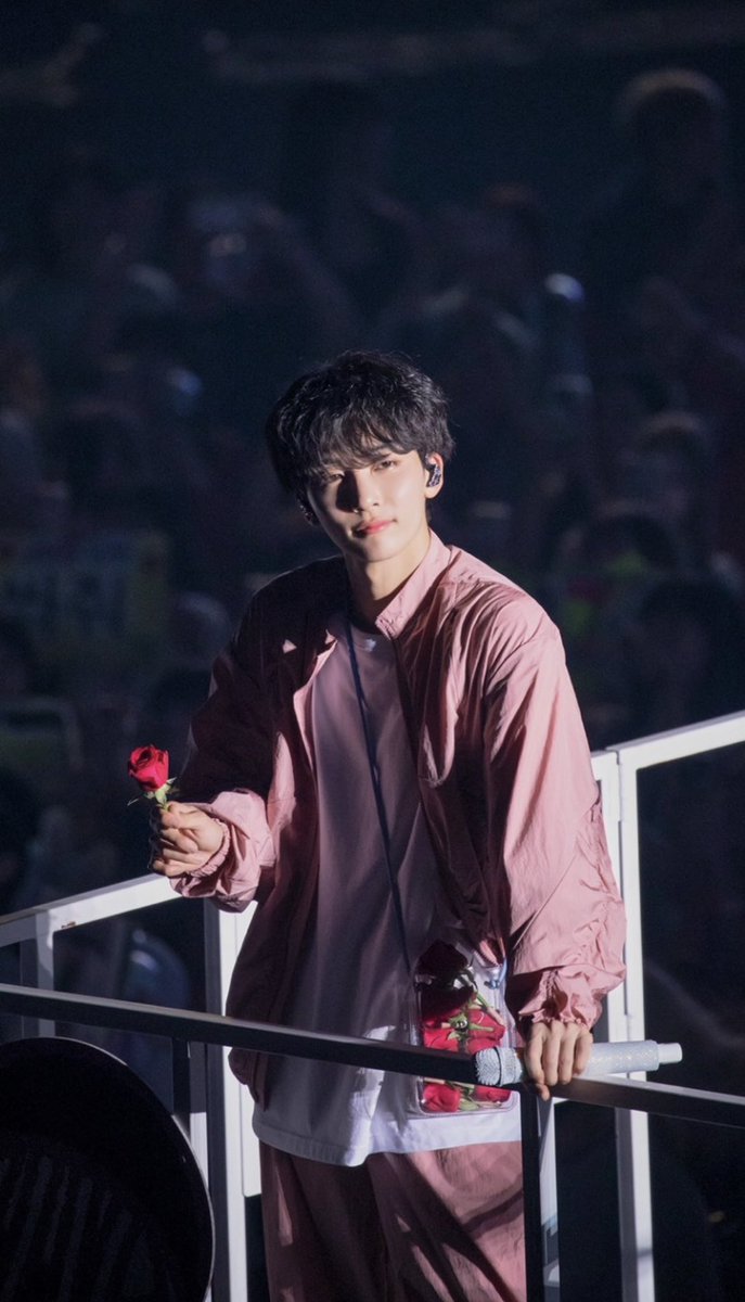 byul_ry5's tweet photo. @Ethereal_Hannie Done retweet♥ Thanks for the GA! Here is one of my favourite Hannie pic😍 JeongHan holding a rose looked as elegant as a prince who stepped out of a fairytale 🌹👑 https://t.co/PqfFC50tm8