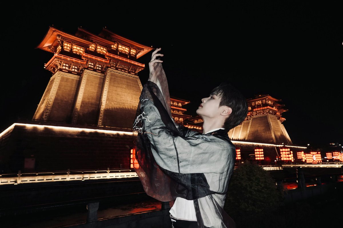 [062125] #KUN weibo update 

"也是拍上古装照了✌🏻#我的日常plog# "

#KUN #QIANKUN #钱锟 #쿤
#WayV #威神V #NCT