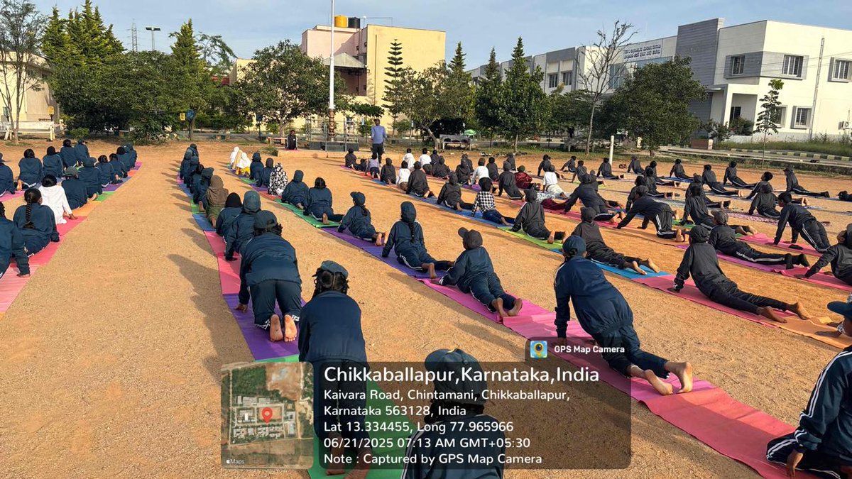 ರಾಜ್ಯದ ಅಲ್ಪಸಂಖ್ಯಾತ ನಿರ್ದೇಶನಾಲಯದ ಮೊರಾರ್ಜಿ ದೇಸಾಯಿ ವಸತಿ ಶಾಲೆ ಹಾಗೂ ಮೌಲಾನಾ ಆಜಾದ್‌ ಮಾದರಿ ಶಾಲೆಗಳಲ್ಲಿ ಇಂದು ಯೋಗಾ ದಿನದ ನಿಮಿತ್ತ ವಿದ್ಯಾರ್ಥಿಗಳು ಯೋಗಾಭ್ಯಾಸ ಕೈಗೊಂಡರು. ಈ ಮೂಲಕ ಯೋಗದ ಮಹತ್ವ ಮತ್ತು ಅರಿವು ಮೂಡಿಸಲಾಯಿತು.
#YogaDay2025 #yogadaycelebration #InternationalYogaDay #YogaForOneEarthOneHealth