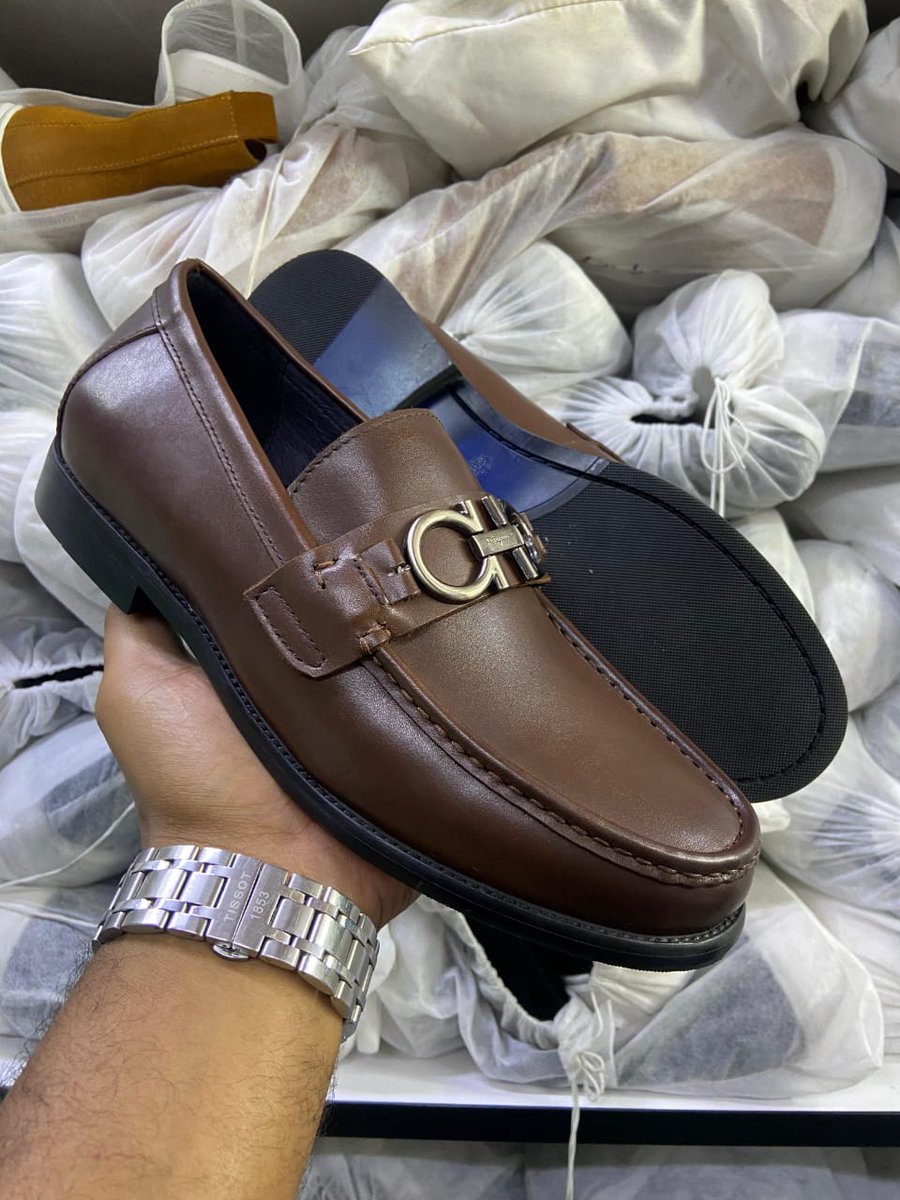 Salvatore Ferragamo Slip-On Leather Officials.

Size 40_41_42_43_44_45

💰Ksh.5200                  #IkoKiatuKe