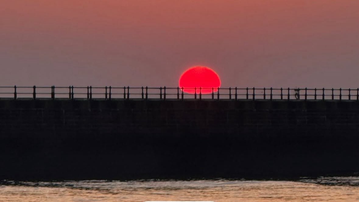 Professor Katy Shaw (@profkatyshaw) on Twitter photo Happy #solstice2025 ☀️ 🌊 Happy #solstice2025 ☀️ 🌊