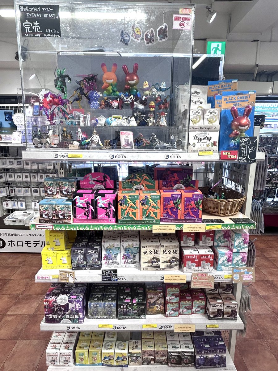 【コトブキヤ秋葉原館1階】
新商品情報：＃スタジオソータ
『ショーン・タンの立体世界』
全4種 ￥660(税込)

ミニチュアになって登場した「ショーン・タンの立体世界」が好評発売中です🥰

ぜひ絵本と一緒に飾ってみてください🎶
＃ショーンタン