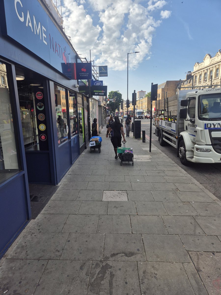 Streets Kitchen (@streetskitchen) on Twitter photo We're now out & about in #Camden from 630a.m on what should be the hottest day
Thanks to your support we have LOTS of icey cold water, hot drinks and breakfasts to share.
NO-ONE should have to be on the streets in this weather <a href="/Keir_Starmer/">Keir Starmer</a>
This is your parish!
#GiveAshift We're now out & about in #Camden from 630a.m on what should be the hottest day
Thanks to your support we have LOTS of icey cold water, hot drinks and breakfasts to share.
NO-ONE should have to be on the streets in this weather <a href="/Keir_Starmer/">Keir Starmer</a>
This is your parish!
#GiveAshift