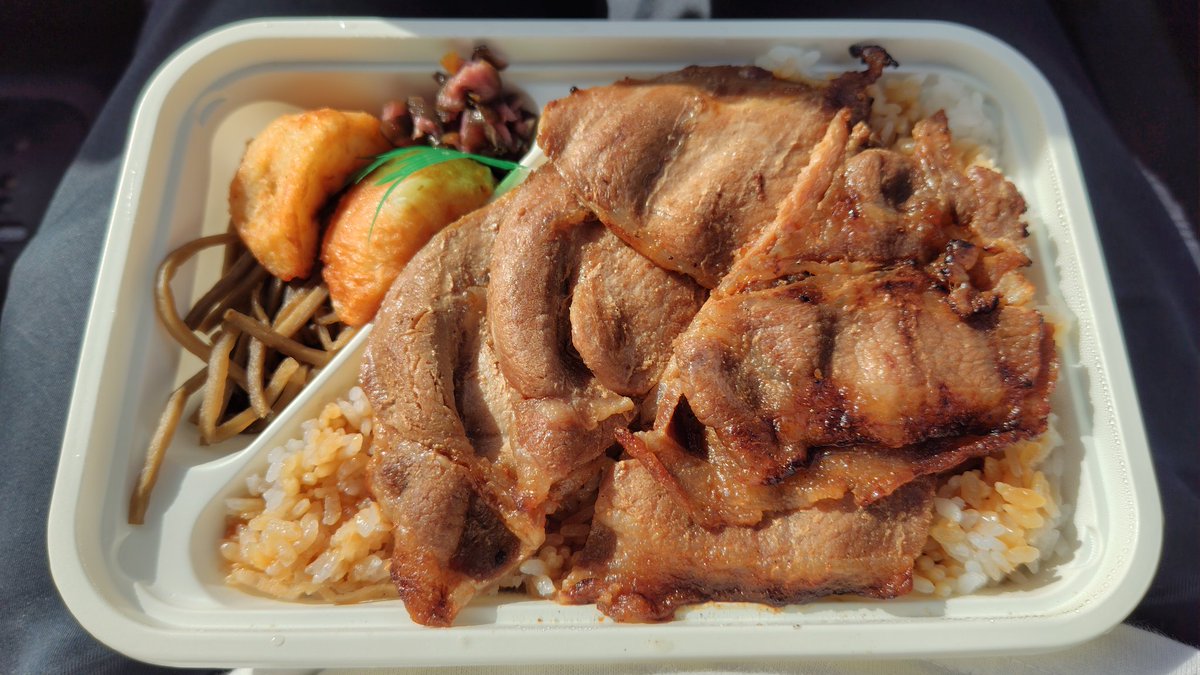 HxSxK's tweet photo. 念願のバーベキュー弁当(*´ω｀*) https://t.co/KRyafEER5H