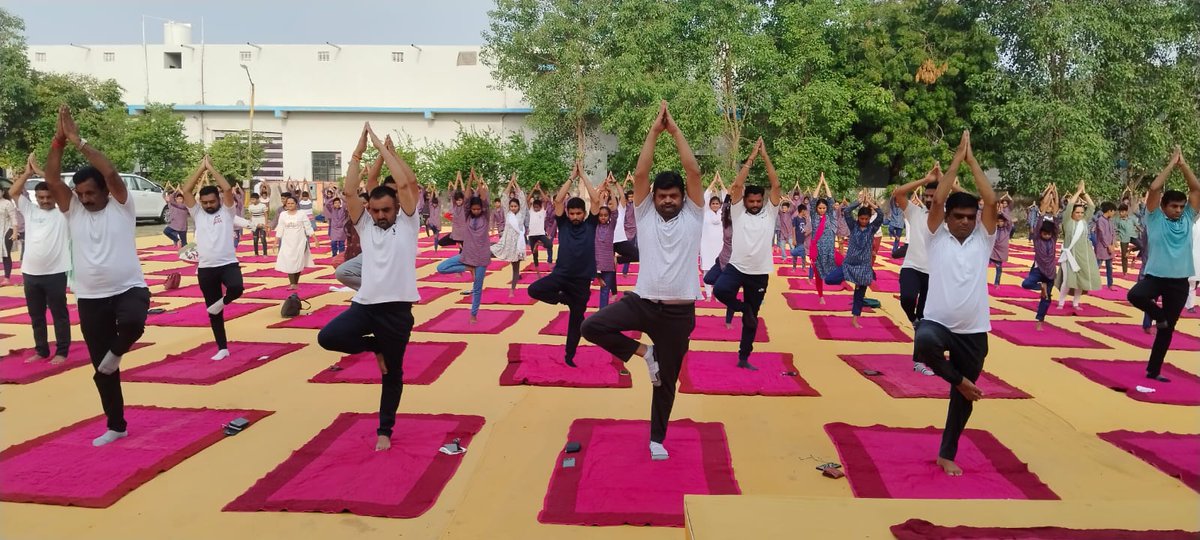 krishkumarsinh's tweet image. Lodhika block level 11 th Yog Day celebration @ Metoda @CollectorRjt